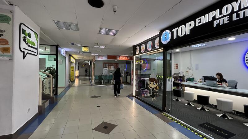 Bukit Timah Shopping Centre, 170 Upper Bukit Timah Road, 398 sqft, Mall Shop For Rent, by Alvin Chua, 60154464 - Hallway - CommercialGuru.com.sg