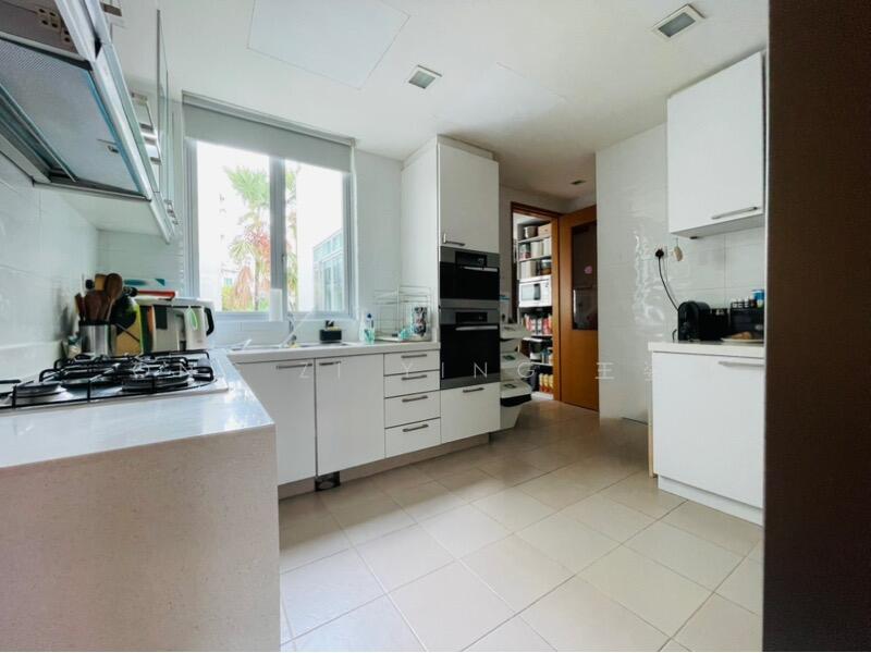 Dry kitchen