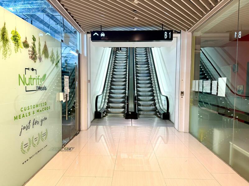 City Gate, 371 Beach Road, 495 sqft, Mall Shop For Sale, by Chris Tan, 60154845 - Corridor - CommercialGuru.com.sg