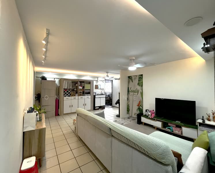 653 Yishun Avenue 4, 653 Yishun Avenue 4, 4 Bedrooms, 1,119 sqft, HDB Flat For Sale, by Constantine Koh, 60154937 - Living Room - PropertyGuru.com.sg