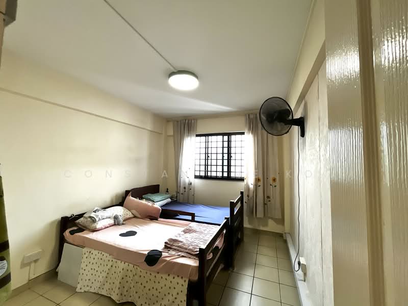 653 Yishun Avenue 4, 653 Yishun Avenue 4, 4 Bedrooms, 1,119 sqft, HDB Flat For Sale, by Constantine Koh, 60154937 - Bedroom - PropertyGuru.com.sg
