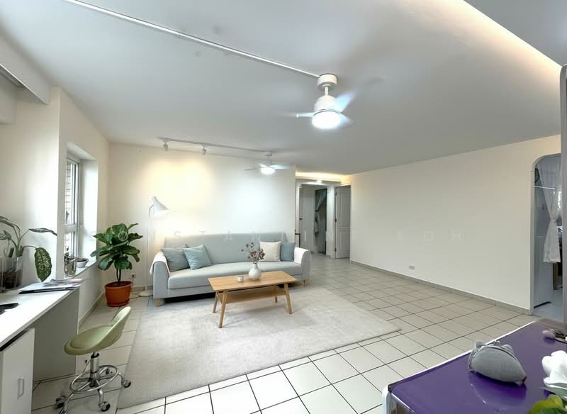 653 Yishun Avenue 4, 653 Yishun Avenue 4, 4 Bedrooms, 1,119 sqft, HDB Flat For Sale, by Constantine Koh, 60154937 - Living Room - PropertyGuru.com.sg