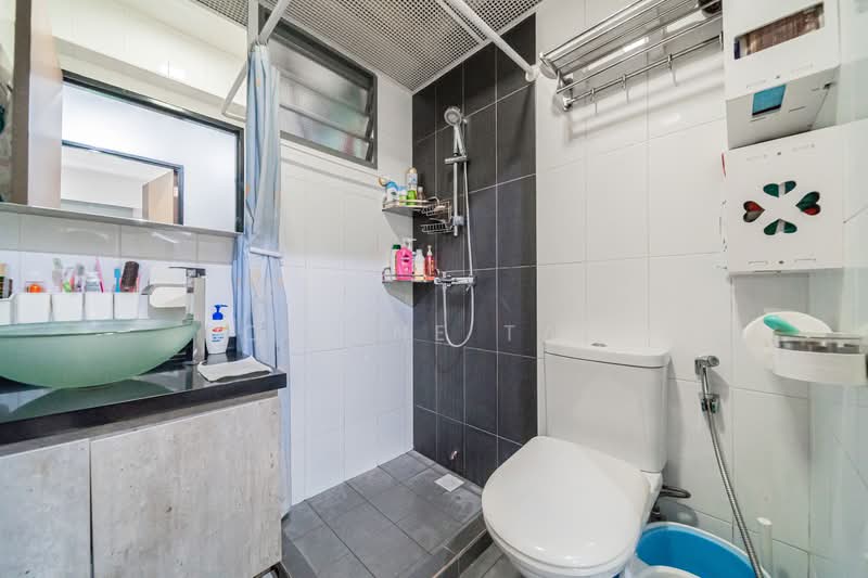 316A Punggol Way, 316A Punggol Way, 2 Bedrooms, 731 sqft, HDB Flat For Sale, by Celine Tan, 60154967 - Bathroom - PropertyGuru.com.sg