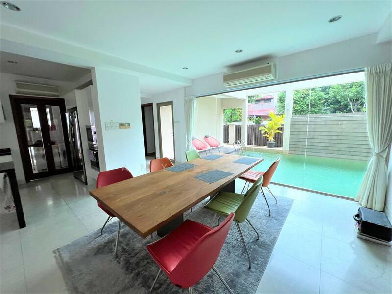 For Rent - 1Km to Nanyang Pri Sch- Lovely 3 Storey Bungalow with Huge Pool & Garden