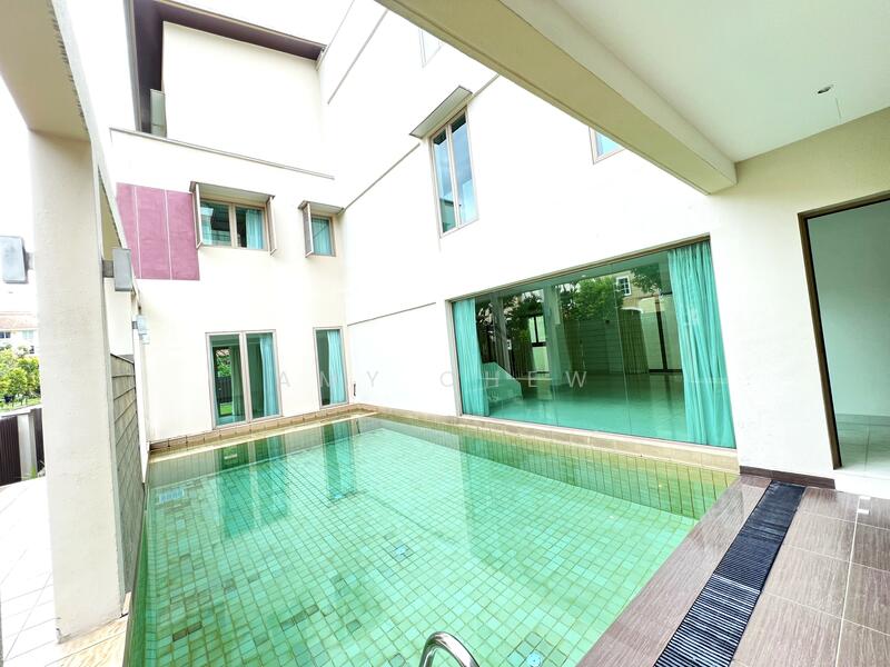 For Rent - 1Km to Nanyang Pri Sch- Lovely 3 Storey Bungalow with Huge Pool & Garden