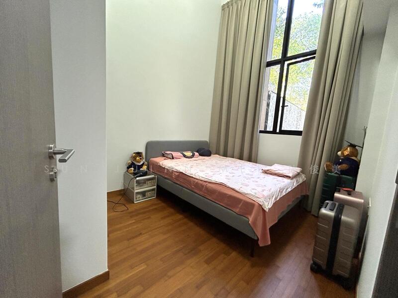 Good sized bedroom with extra high ceiling!