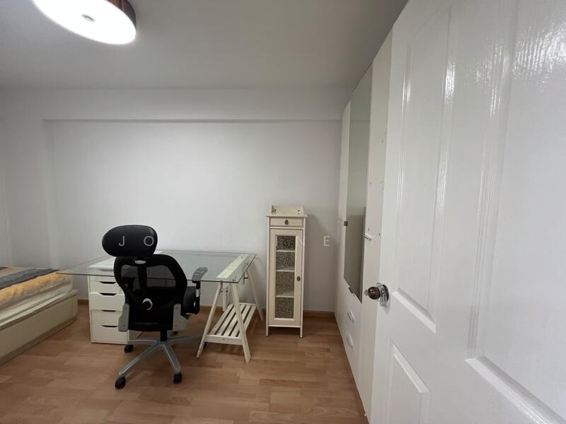 FRONT ROOM