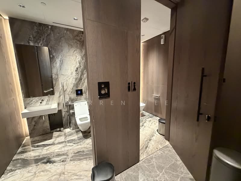 ⭐️CBD High-End L1 Showroom / Retail / Bank⭐️, Raffles Place / Robinson Rd / Shenton Way, 3,563 sqft, Food & Beverage For Rent, by Darren Wee, 60155438 - Bathroom - CommercialGuru.com.sg