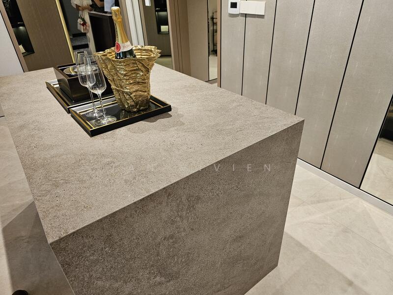 Dry Kitchen with Island 