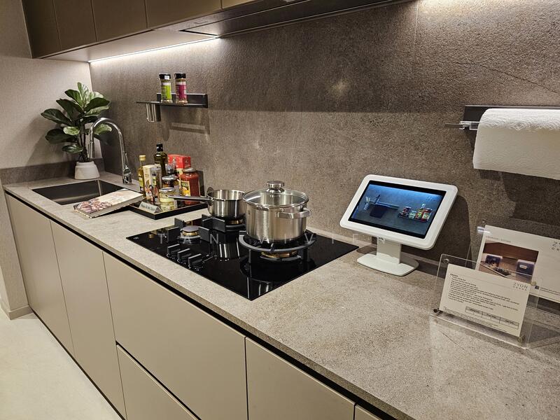 Modern Wet Kitchen with Gas stove