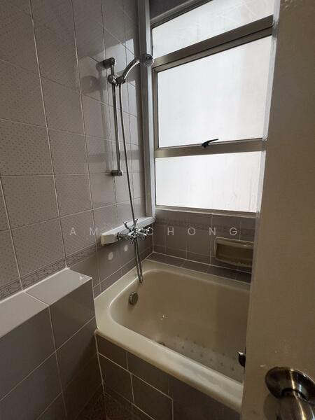 Leonie Condotel, 2 Leonie Hill Road, 4 Bedrooms, 2,722 sqft, Condominium For Rent, by Amy Chong, 60155564 - Bathroom - PropertyGuru.com.sg