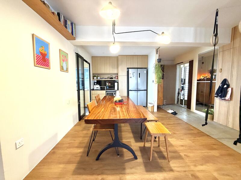 Dining Area and Entrance