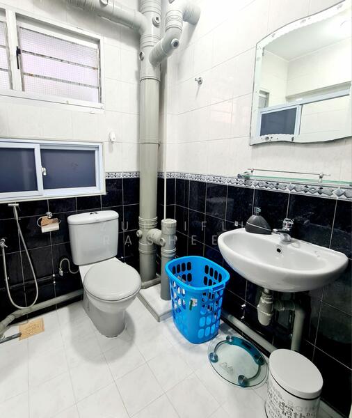 Master Toilet