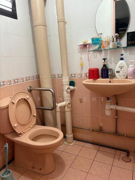 Attched  Bathroom/toilet