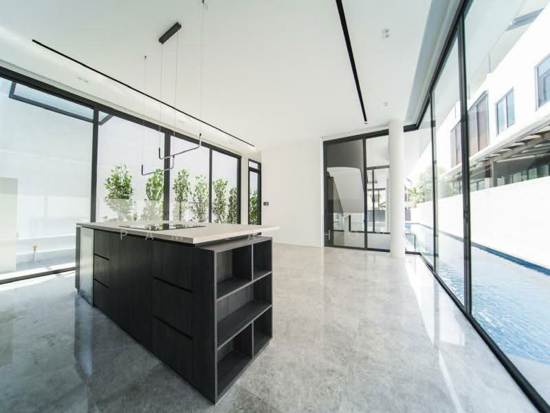 QUALITY NEW 3 STOREY DETACHED W BASEMENT ⭐️ 7 RM/GYM/STEAM RM/POOL ⭐️ HPPS ☎️ PAM 90228600 Detached House For Sale at S$ 18,800,000 | PropertyGuru Singapore - Kitchen