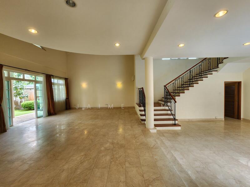 living area overlooking garden