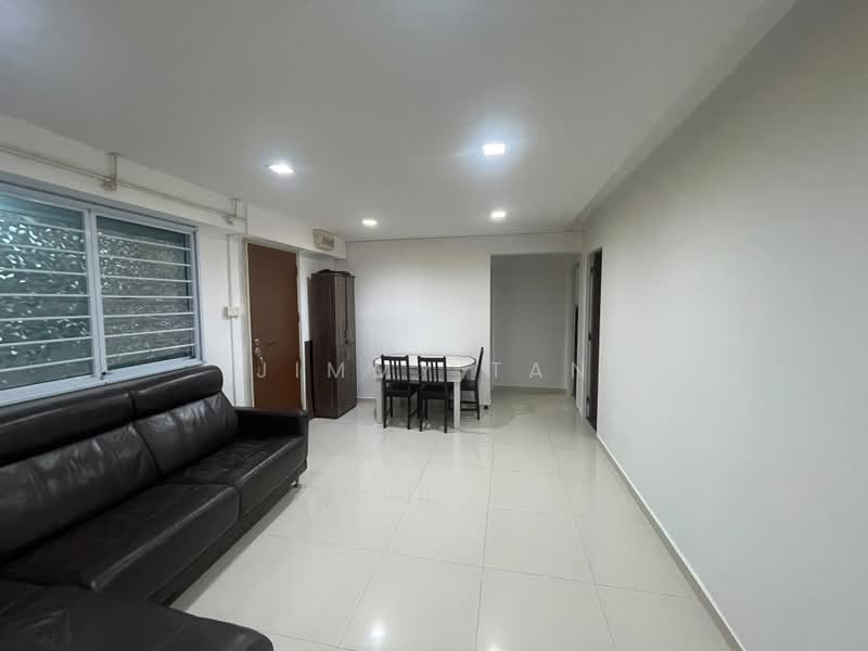 639 Yishun Street 61, 639 Yishun Street 61, 3 Bedrooms, 904 sqft, HDB Flat For Sale, by Jimmy Tan, 60156099 - Living Room - PropertyGuru.com.sg