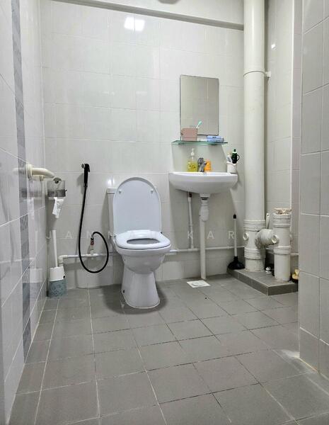 2nd floor common bath