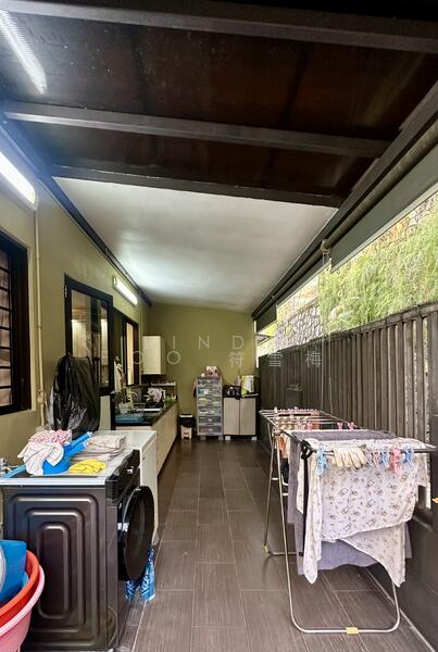 Wet kitchen and yard 