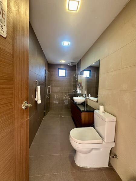 Common bathroom 