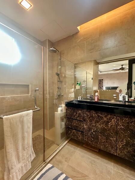 Master bathroom 