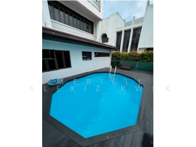 For Rent - Spacious Sixth Avenue semi-D with pool and garden