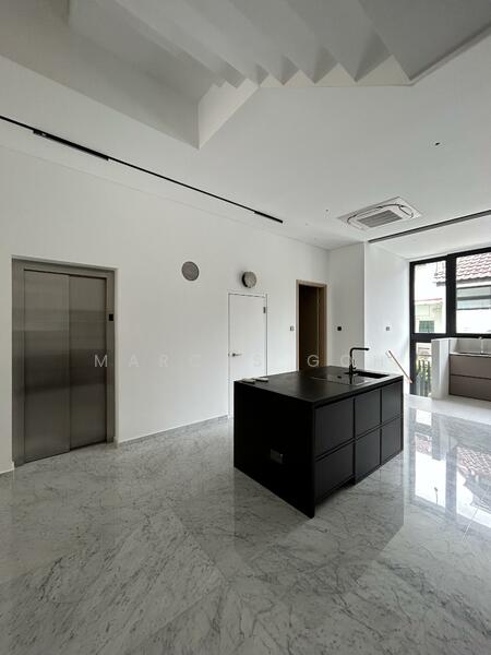 Dry kitchen