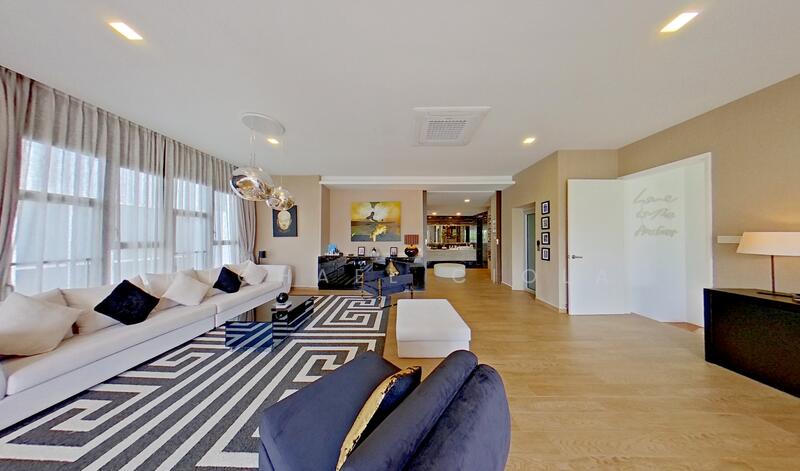 Master bedroom with lounge area 