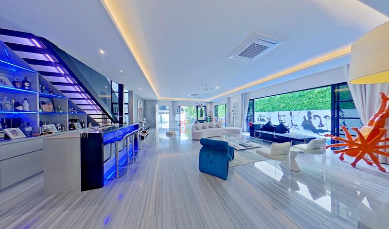 Huge Living & Dining area