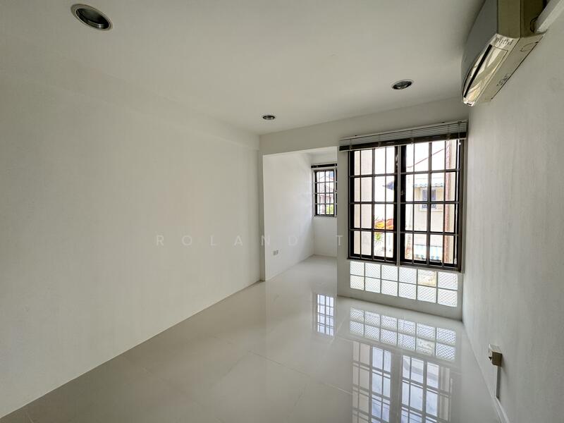 Common bedroom with study 