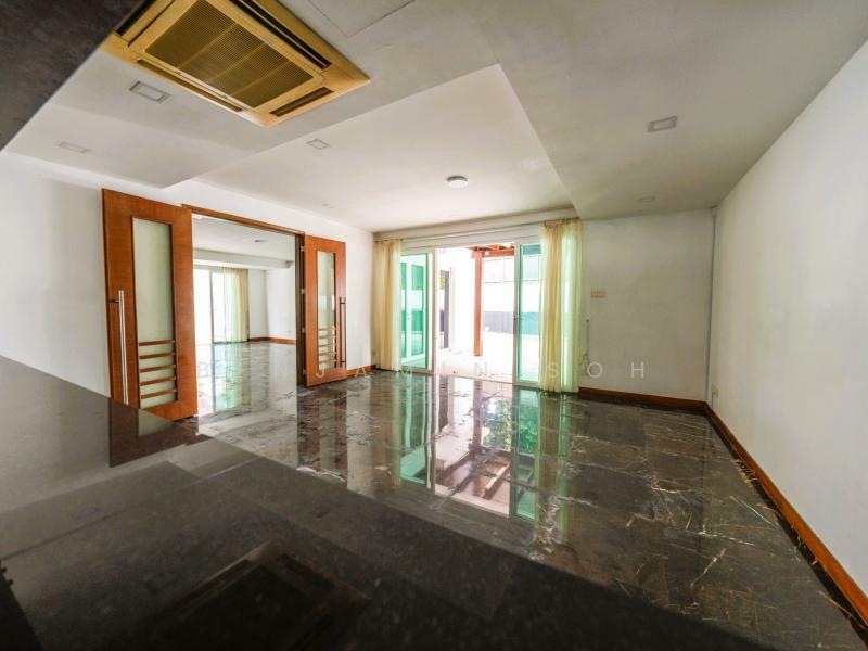 $1,4XX PSF BUNGALOW NEAR MRT & SIGLAP, 1km to St. Stephen's & Telok Kurau Primary, Eunos / Geylang / Paya Lebar, 7 Bedrooms, 5,000 sqft, Bungalow House For Sale, by Benjamin Soh, 60156759 - Living Room - PropertyGuru.com.sg