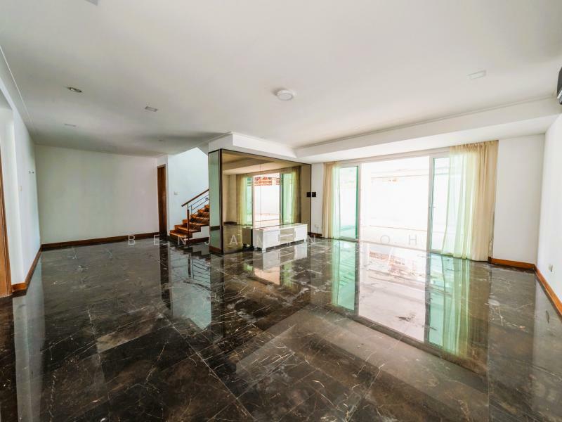 $1,4XX PSF BUNGALOW NEAR MRT & SIGLAP, 1km to St. Stephen's & Telok Kurau Primary, Eunos / Geylang / Paya Lebar, 7 Bedrooms, 5,000 sqft, Bungalow House For Sale, by Benjamin Soh, 60156759 - Living Room - PropertyGuru.com.sg