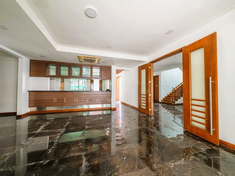 $1,4XX PSF BUNGALOW NEAR MRT & SIGLAP, 1km to St. Stephen's & Telok Kurau Primary, Eunos / Geylang / Paya Lebar, 7 Bedrooms, 5,000 sqft, Bungalow House For Sale, by Benjamin Soh, 60156759 - Living Room - PropertyGuru.com.sg