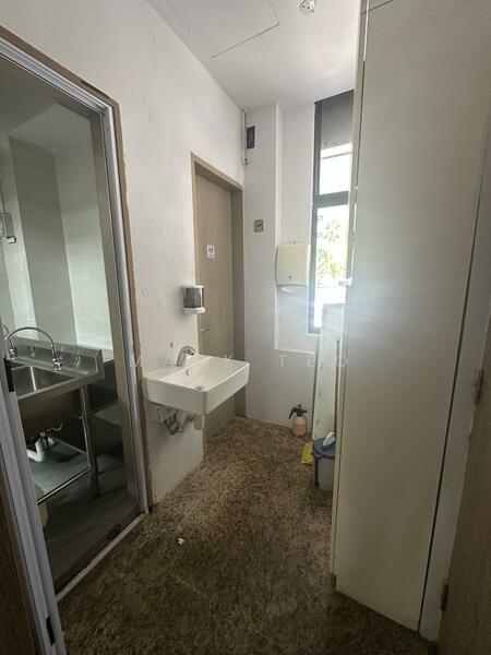 Sims place, Eunos / Geylang / Paya Lebar, 1,474 sqft, Shop / Shophouse For Sale, by Mark Teo, 60156811 - Bathroom - CommercialGuru.com.sg