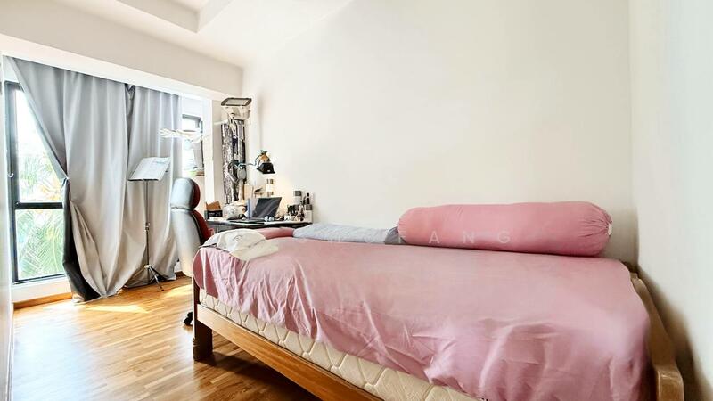 Master Bedroom/Study 
