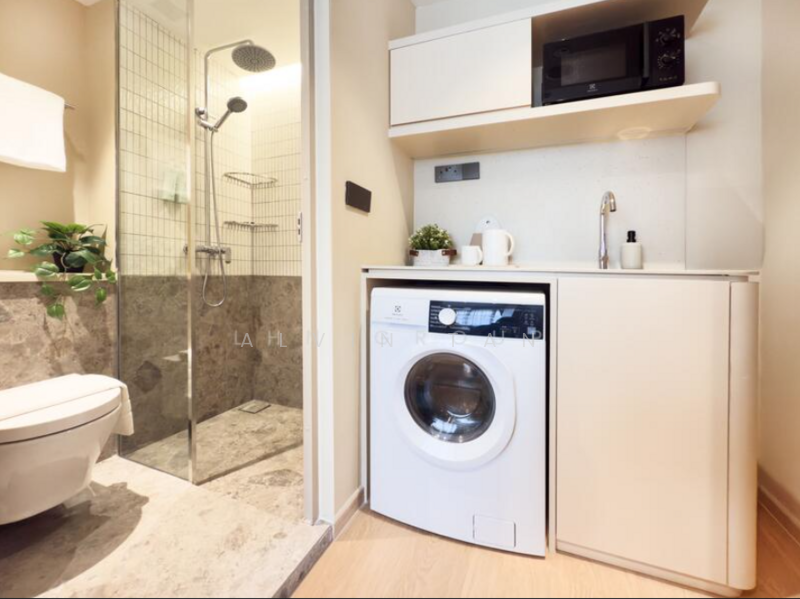 Premier queen studio attached bathroom