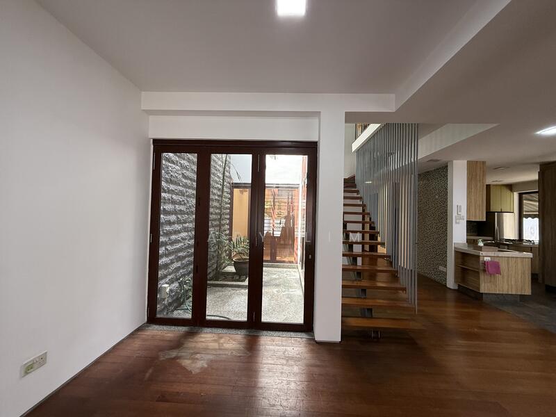 For Sale - Newton I Novena