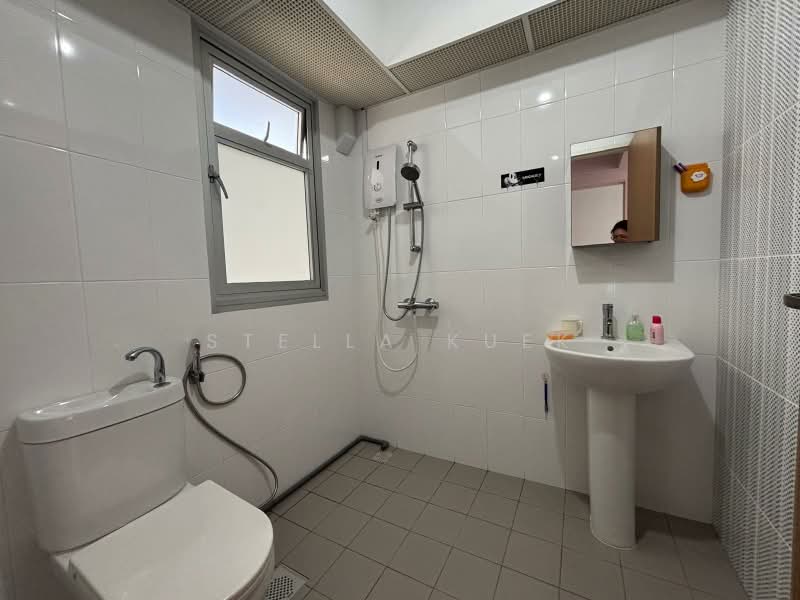 79 Dawson Road, 79 Dawson Road, Room Rental, 190 sqft, HDB Flat For Rent, by Stella Kuek, 60157501 - Master Bathroom - PropertyGuru.com.sg