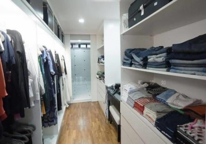 Walk-in Closet