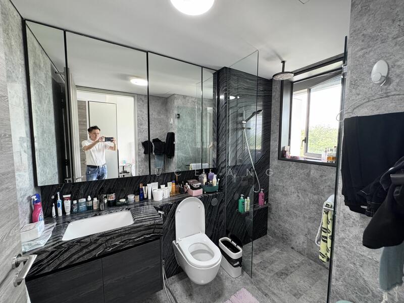 For Sale - CHEAP! WALK TO MRT, MKT, HAWKER CTR! WELL RENO!