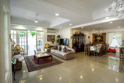 For Sale - Viewing This Weekend! 2-Sty Corner Detached with Garden - 5,357 sqft Land