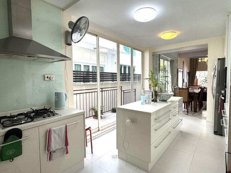 Holland Grove View and Timeless Elegance - A Rare Semi-Detached Gem, Tanglin / Holland / Bukit Timah, 5 Bedrooms, 2,156 sqft, Semi-Detached House For Sale, by Shirley Seng, 60158220 - Kitchen - PropertyGuru.com.sg