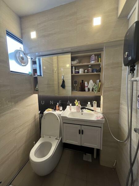 Master attached Bathroom