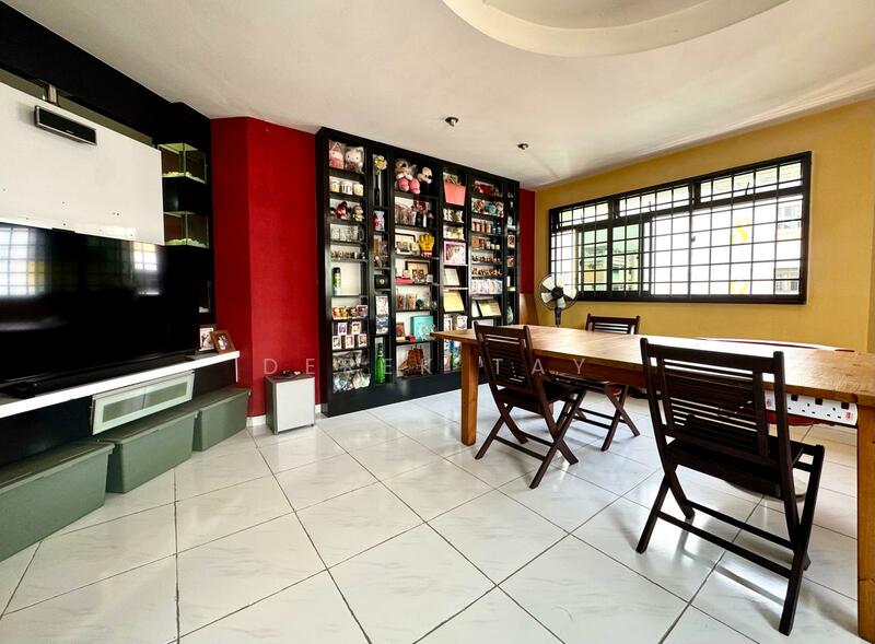 Spacious living and dining area