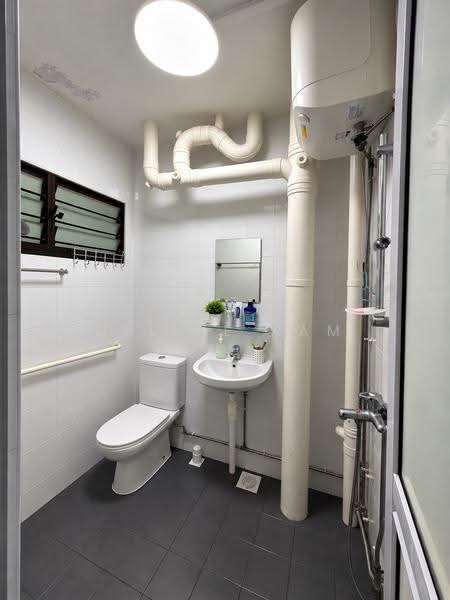 295 Tampines Street 22, 295 Tampines Street 22, Pasir Ris / Tampines, 2 Bedrooms, 785 sqft, HDB Flat For Sale, by Celine Kam, 60158284 - Bathroom - PropertyGuru.com.sg