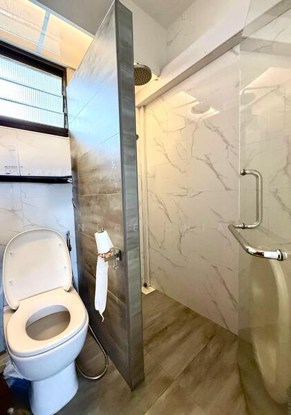 Master Bedroom Bathroom 