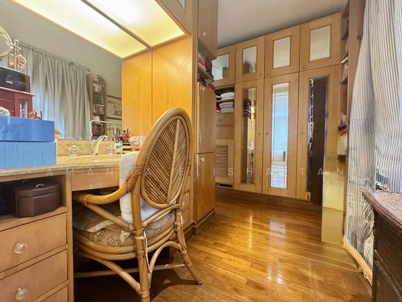 Master Bedroom Walk In Wardrobe 