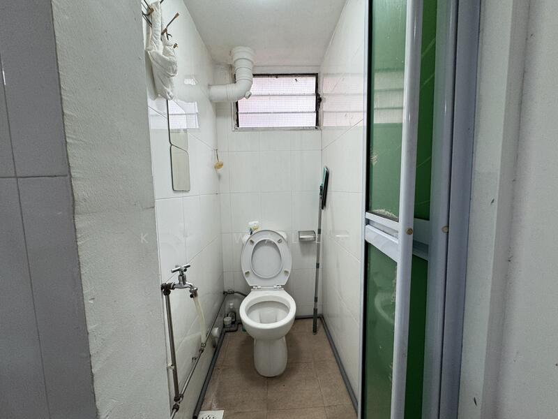 129 Kim Tian Road, , 1,894 sqft, Shop / Shophouse For Sale, by Kai Wallace, 60158994 - Bathroom - CommercialGuru.com.sg