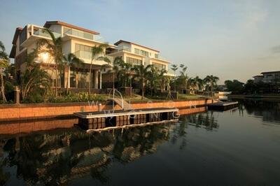 For Sale - Paradise Island