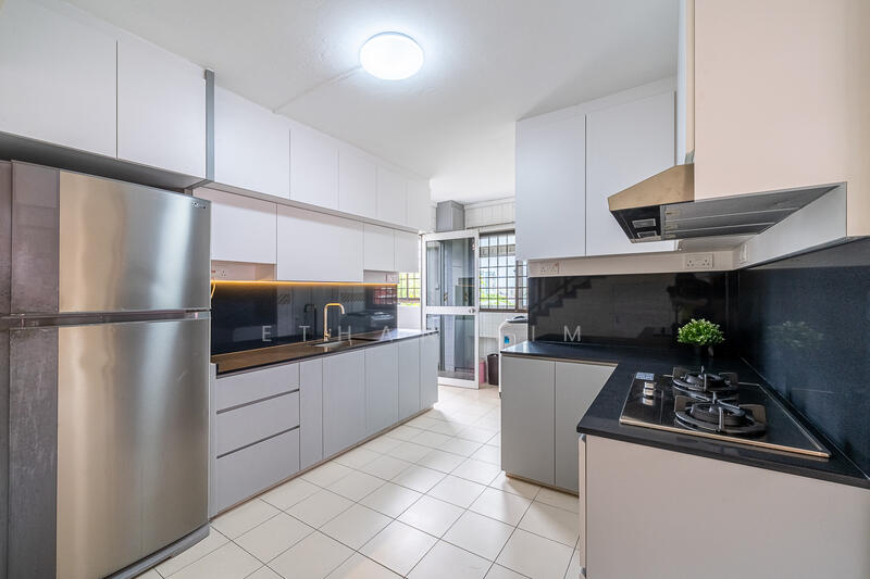 For Rent - 221 Hougang Street 21